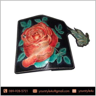 กระเป๋าสตางค์หนังแท้  Handmade 100% ลายนูน3มิติลวดลายกุหลาบสีแดงดอกใหญ่มีผีเสื้อเกาะตอนติดกระดุม